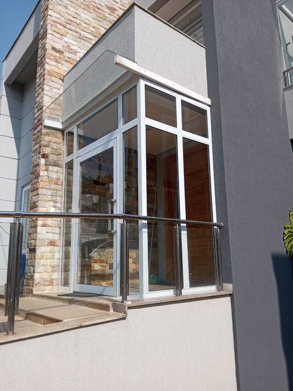 Conceito Vidros & Projetos - Divisória Miter Glass