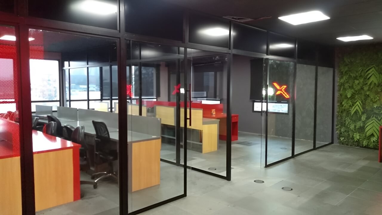 Conceito Vidros & Projetos - Divisória Miter Glass