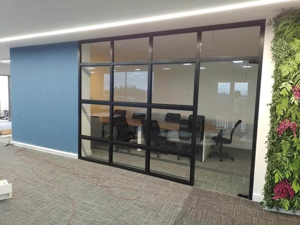 Conceito Vidros & Projetos - Divisória Miter Glass
