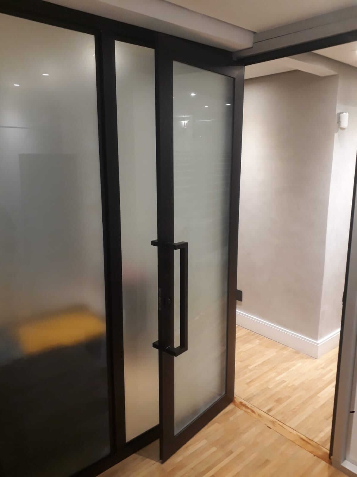 Conceito Vidros & Projetos - Porta Premium